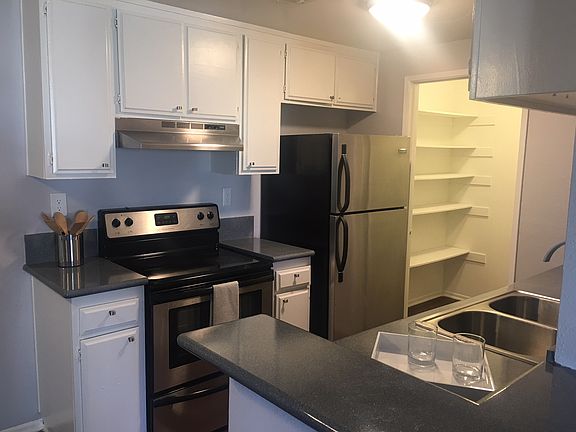 3rd image of 5807 Laurel Canyon Blvd APT 109