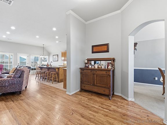 4th image of 3104 S Tamarack Ave