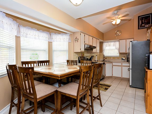 5th image of 609 Englemere Blvd