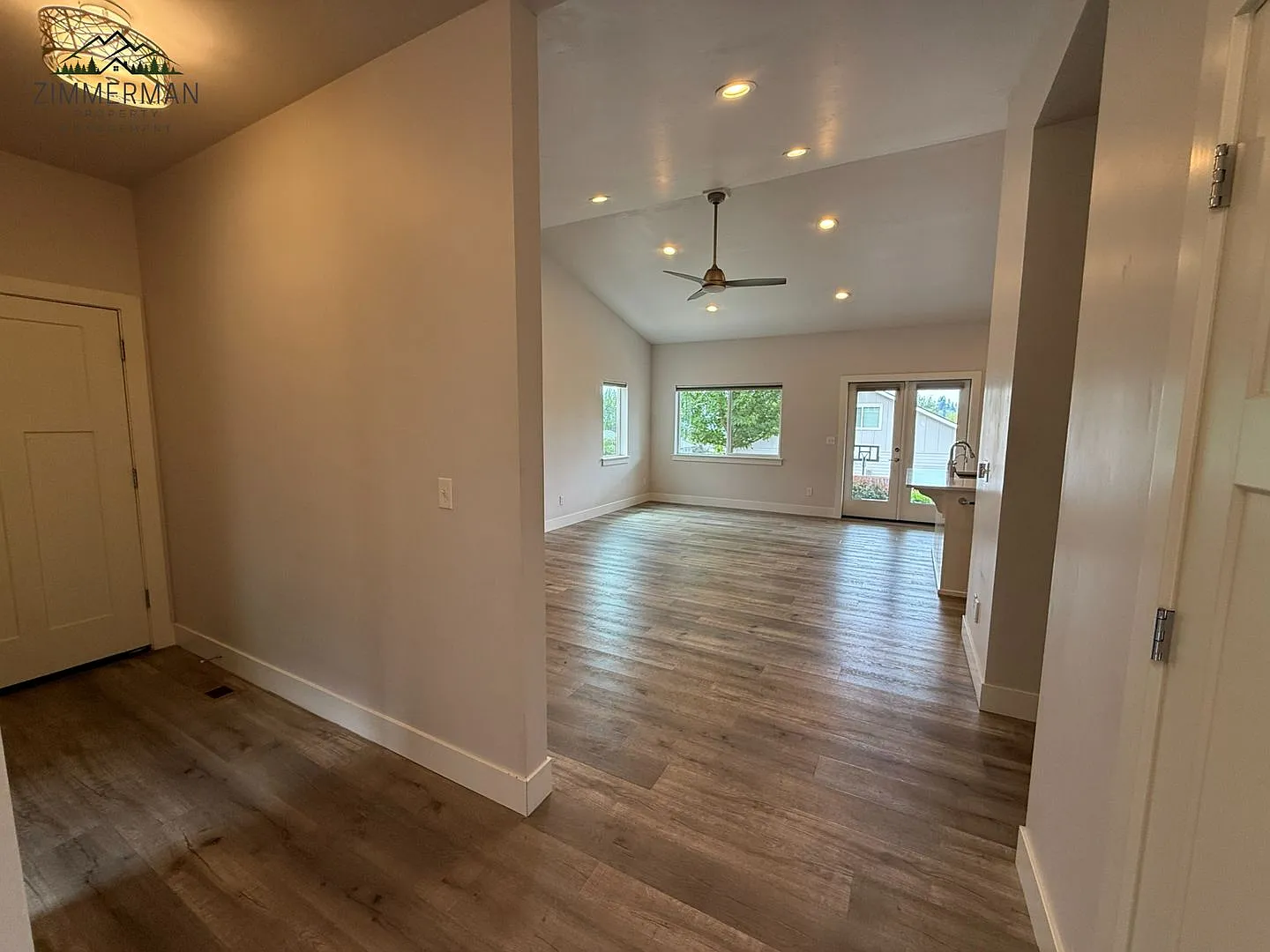 Beautiful 3 bed Home in Lowell — Photo 4