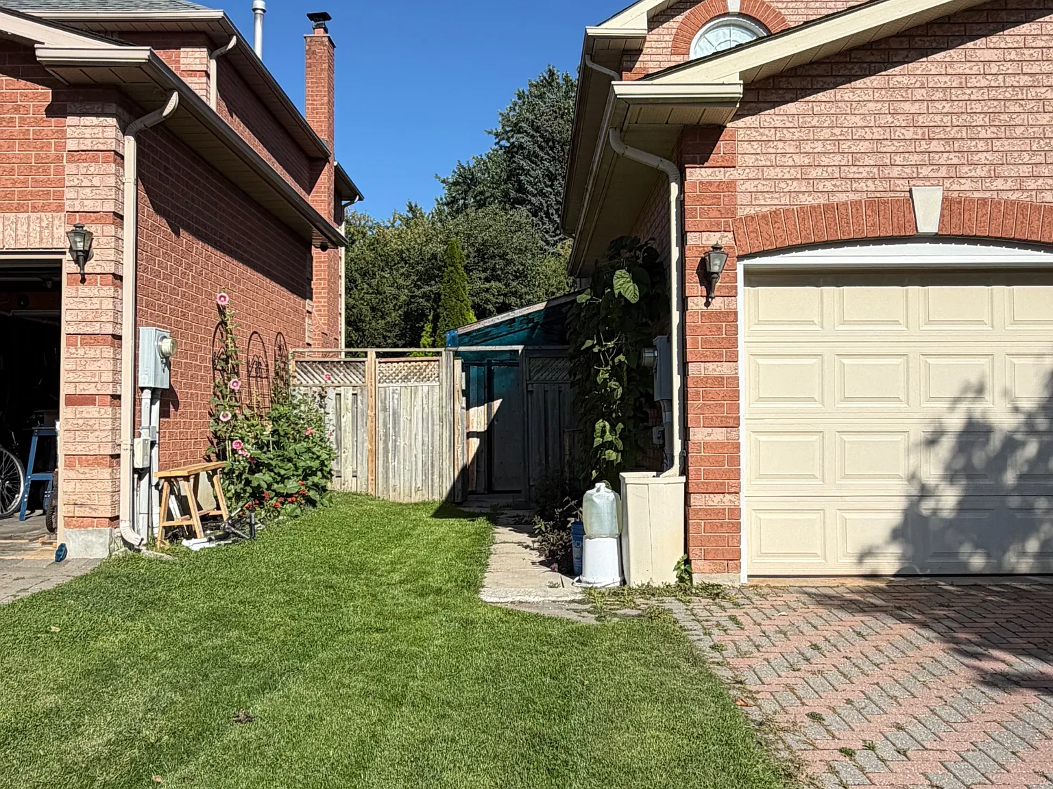 3 bed, $2,200 — Photo 1