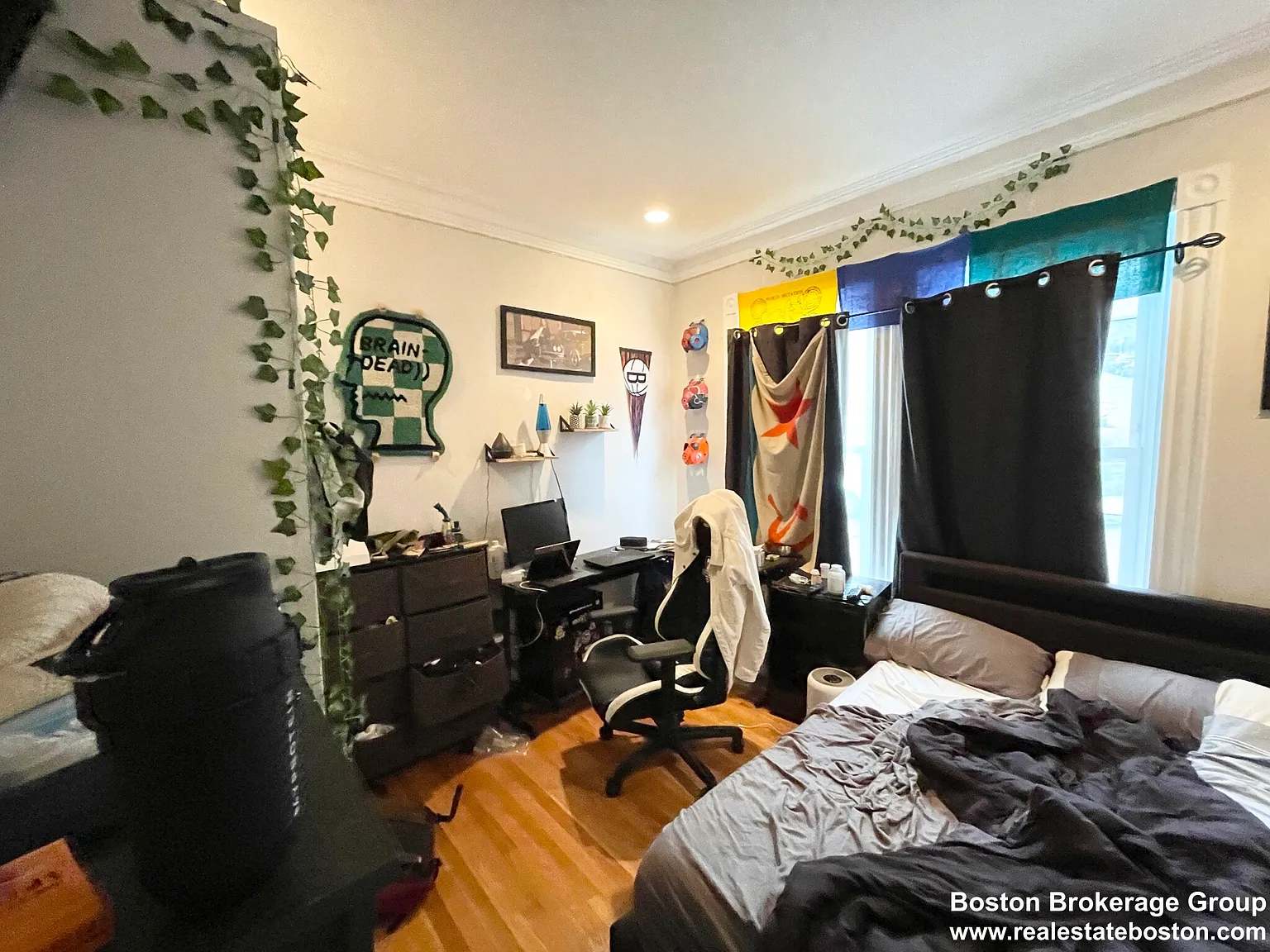 5 bed, 1400 sqft, $7,900 — Photo 2