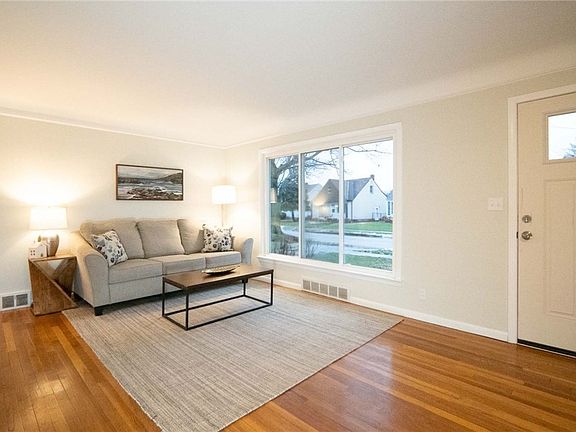 3rd image of 31931 Dickerson Rd