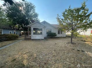 107 N Cedar St, Omak, WA 98841