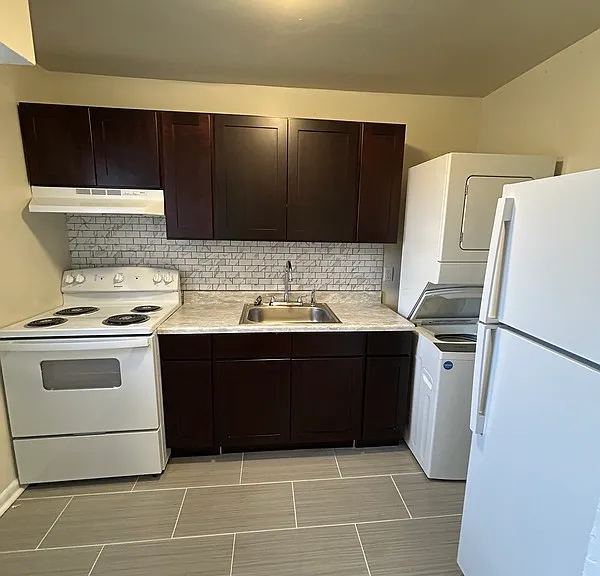 5200 Collindale Rd — Photo 1