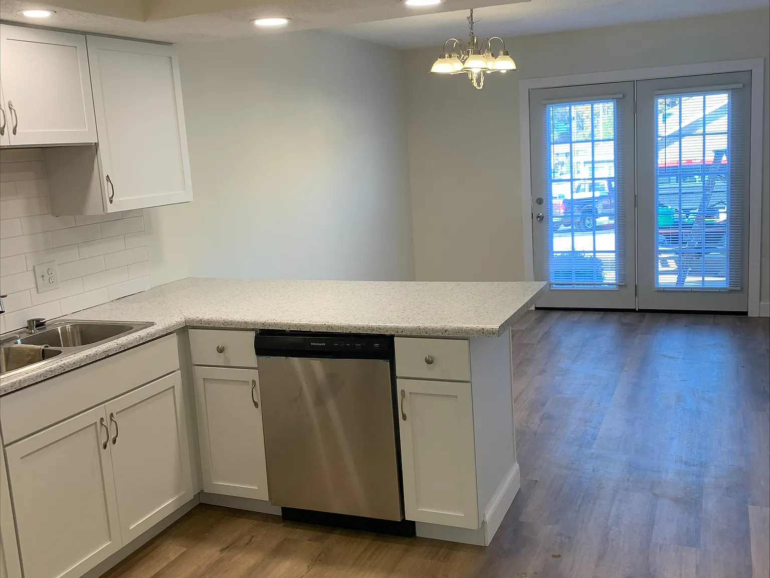2 bed, 1.5 bath, 1200 sqft, $1,200 — Photo 2