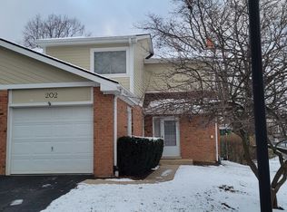 202 W Golfview Ter, Palatine, IL 60067