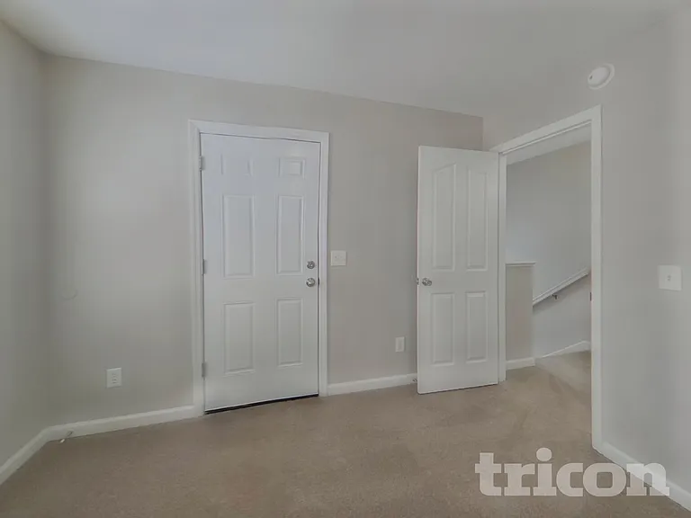 337 Montclaire Ln — Photo 8
