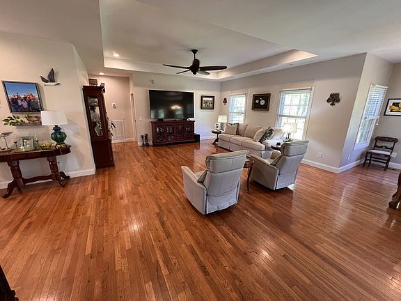 3rd image of 122 Crimson Dr