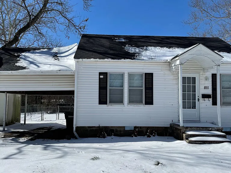 1111 Seminary Ave — Photo 3