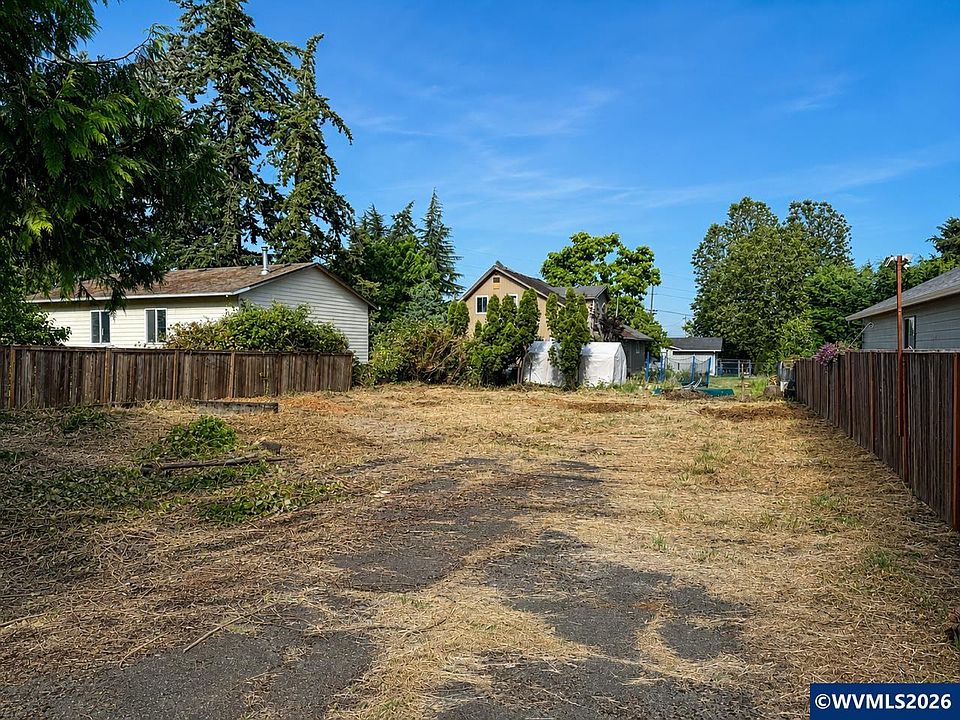 1st image of 110 Towers Ln