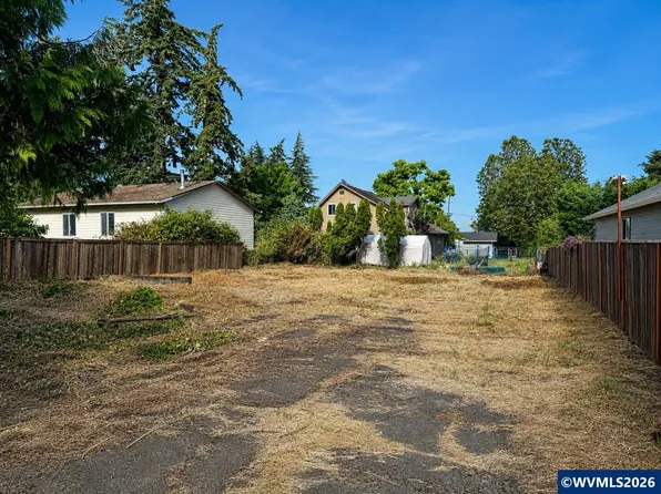 110 Towers Ln, Mount Angel, OR 97362