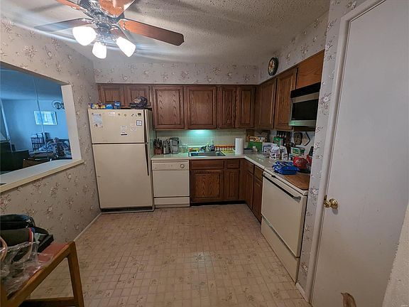 5th image of 4355 Maryland Ave APT 201