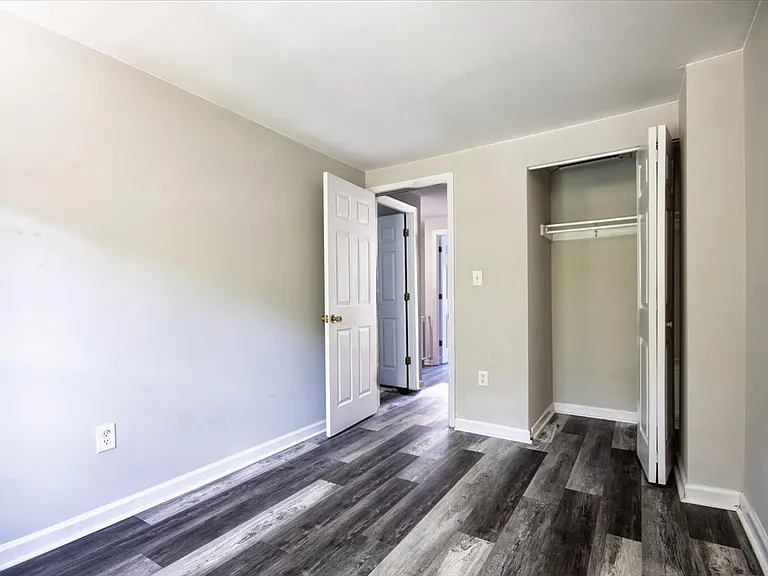 8523 Pioneer Dr — Photo 12