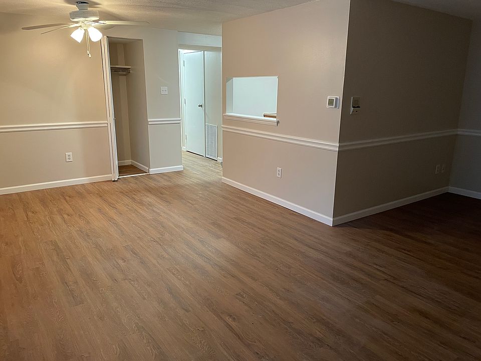 LR/DR opening to kitchen