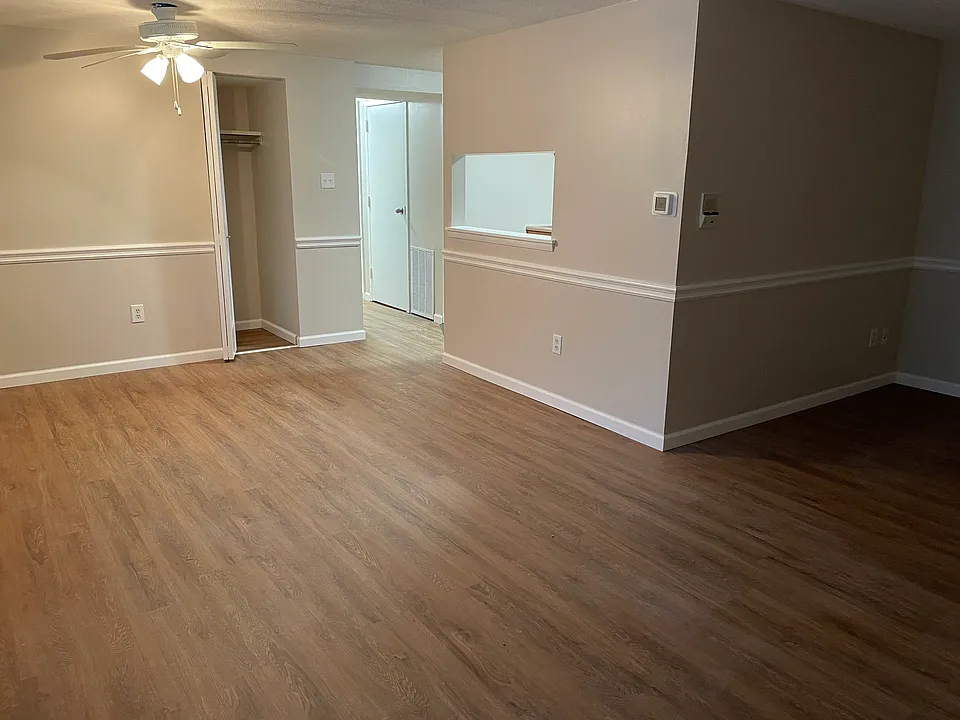 LR/DR opening to kitchen