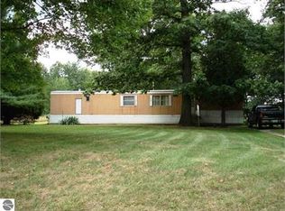 7495 E Howard City Edmore Rd, Vestaburg, MI 48891