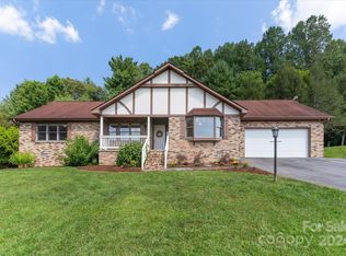 121 Mountain Valley Dr, Hendersonville, NC 28739