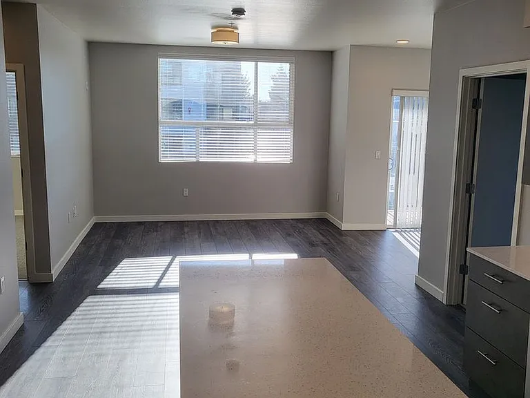 Pacific Ridge Apartments — Photo 47