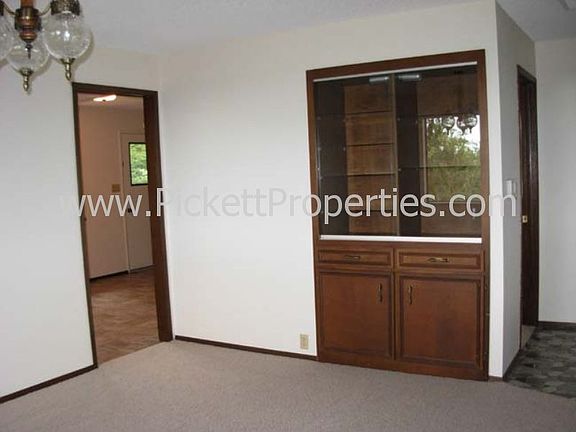 Built in hutch in dingin room