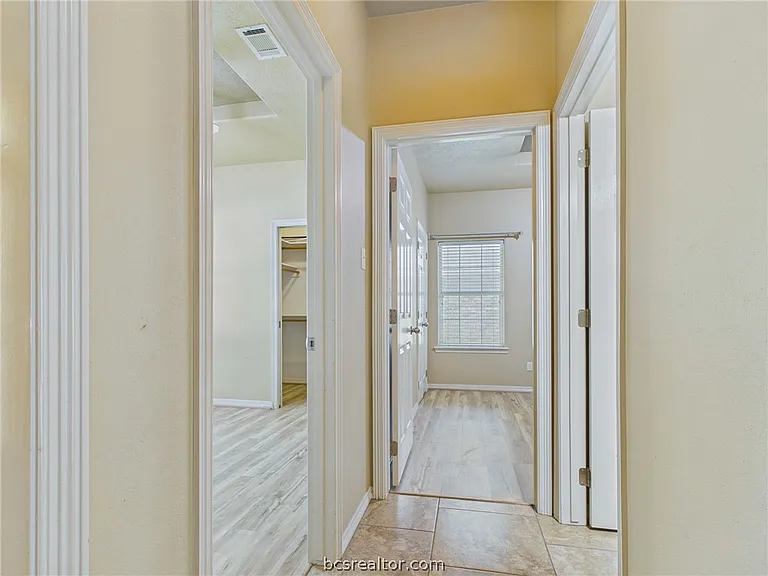 2305 Kendal Green Cir — Photo 3