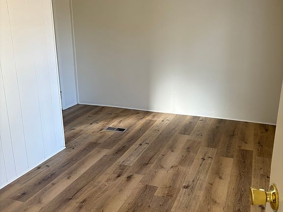 4th image of 2274 Soda Lake Cir