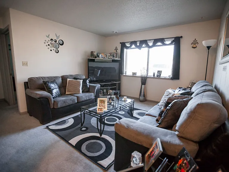 Cross Park Apartments — Photo 9