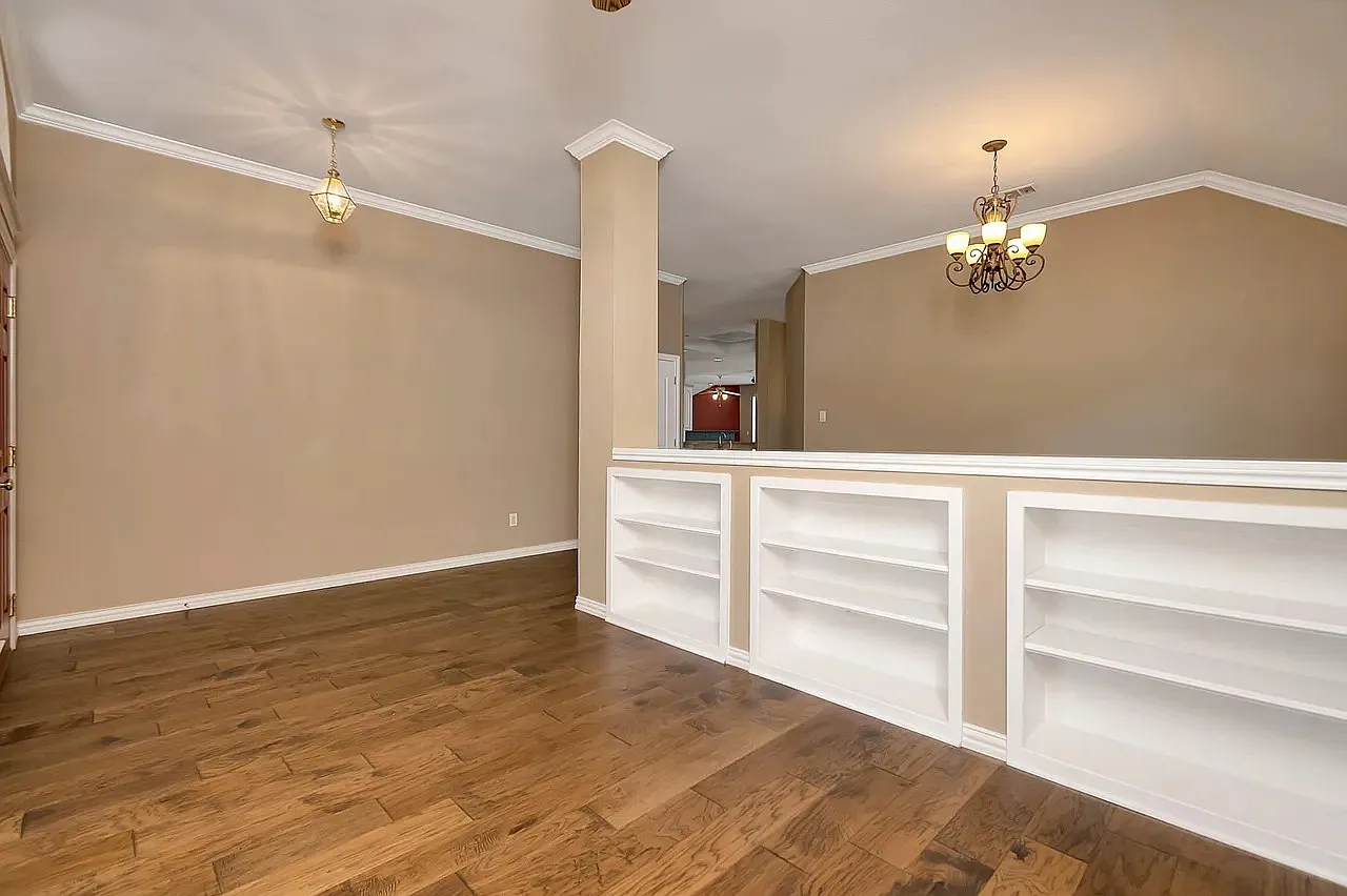 4 bed, 2716 sqft, $2,800 — Photo 2
