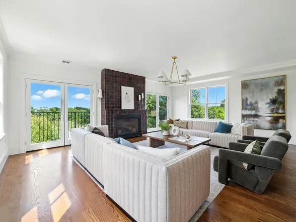 197 Winchester St #1, Brookline, MA 02446
