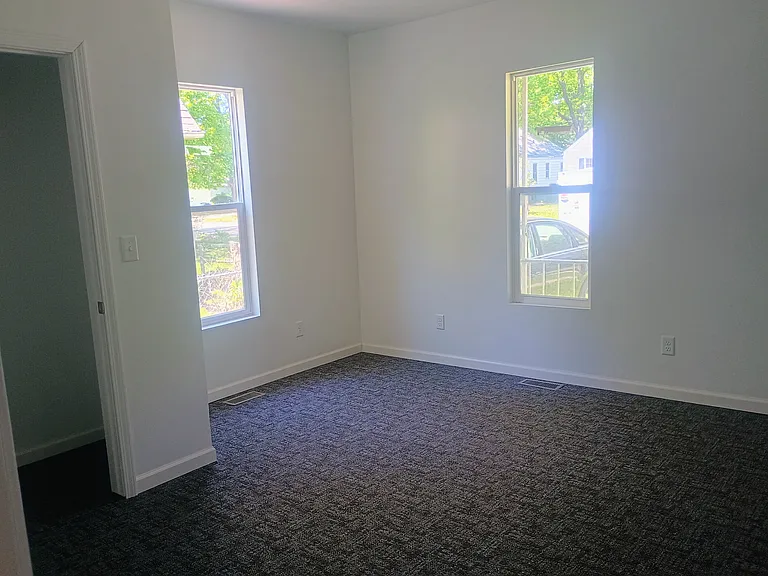 2130 E Jackson St — Photo 6