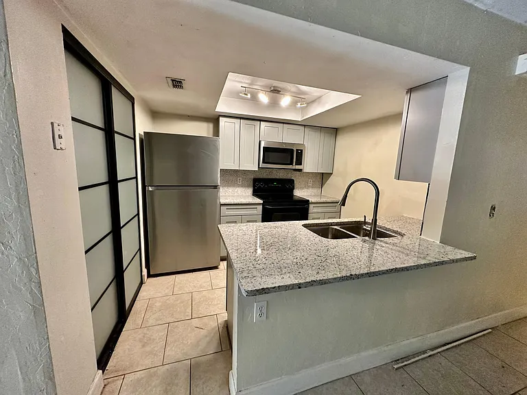 2858 Wonderwood Ln — Photo 25