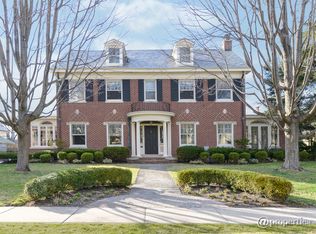 119 Abingdon Ave, Kenilworth, IL 60043