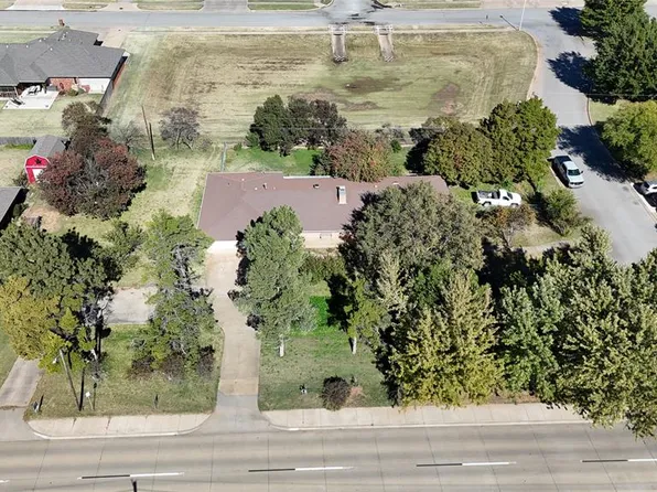 1909 E Davis St, Weatherford, OK 73096