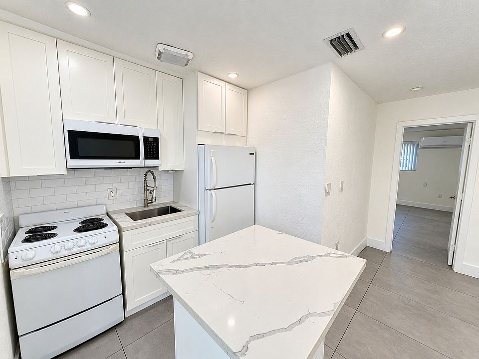 1st image of 2850 SW 24th St #2
