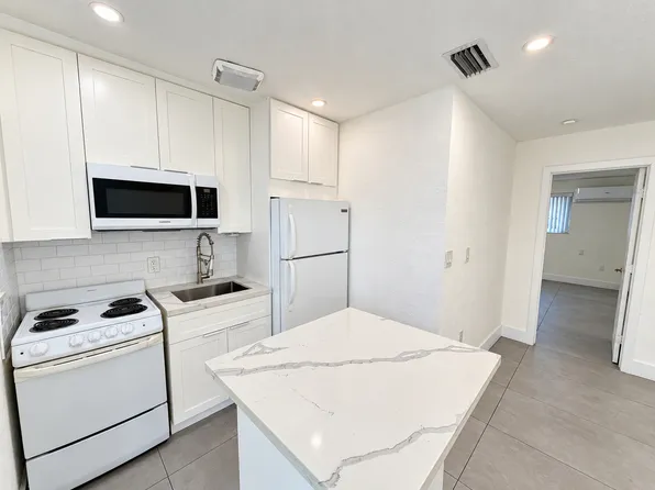 2850 SW 24th St #2, Miami, FL 33145