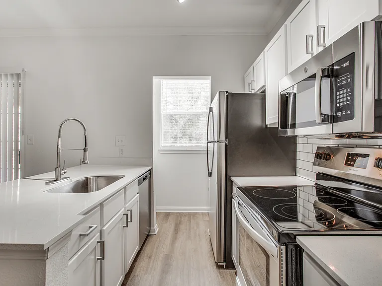 The Estate on Quarry Lake Apartment Homes — Photo 43