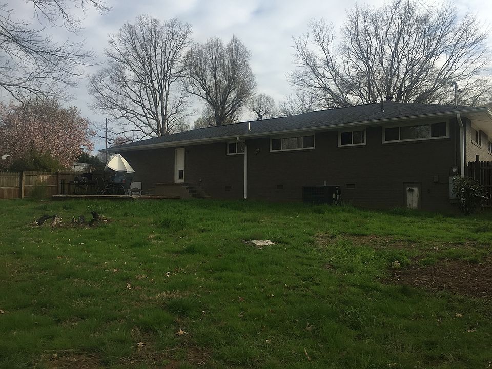 1st image of 221 Brancroff Cir
