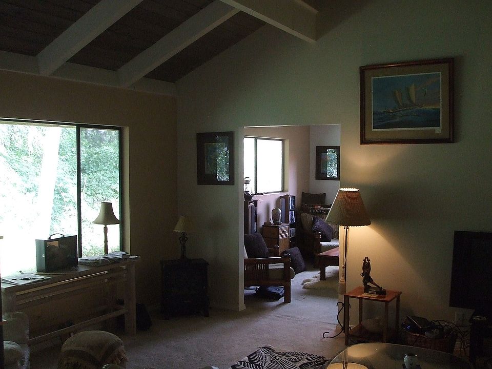Living/Den