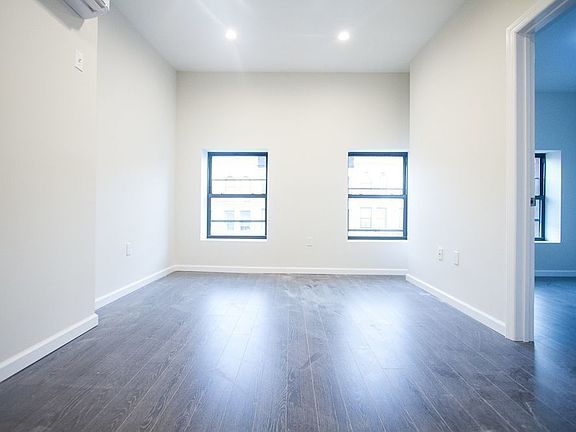 3rd image of 594 Franklin Ave APT 4