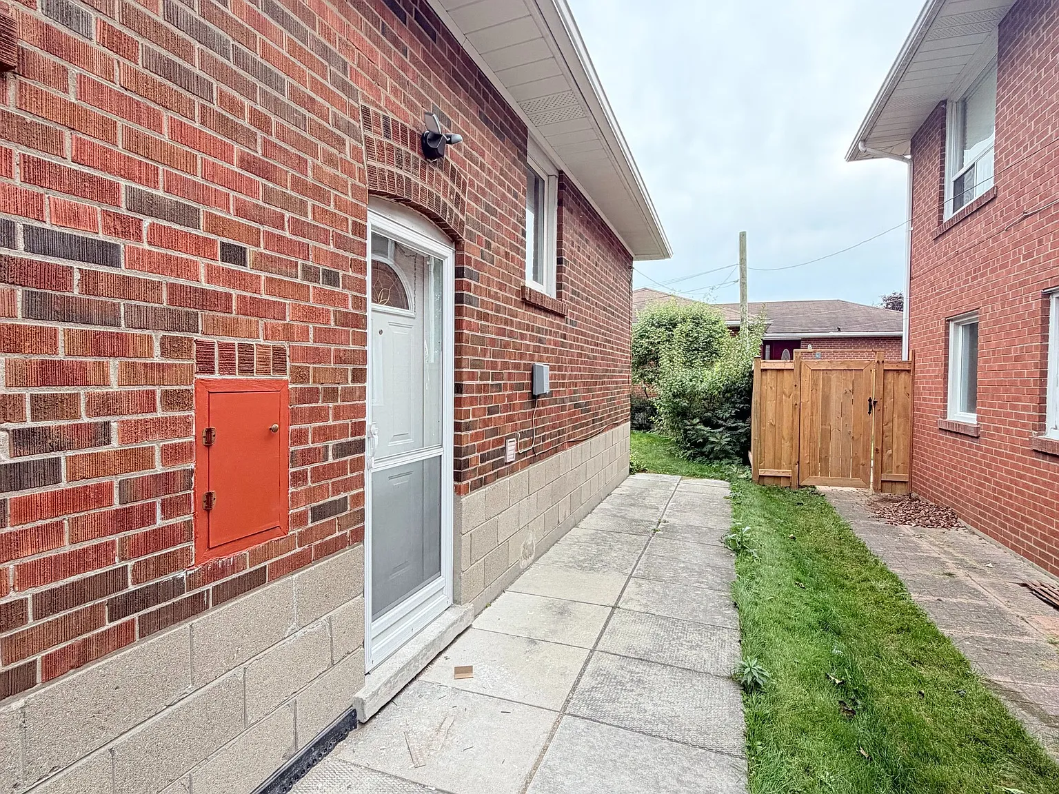 3 bed, $2,700 — Photo 2