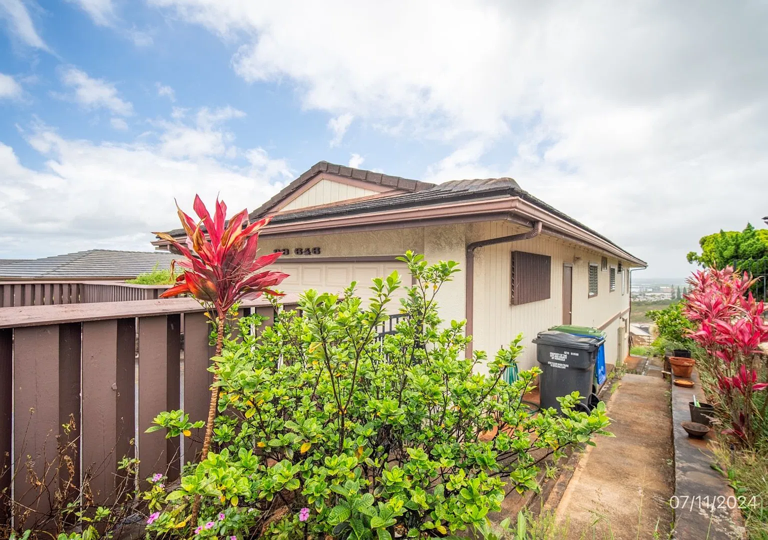 5bd 3ba 2car Garage House In Aiea — Photo 4