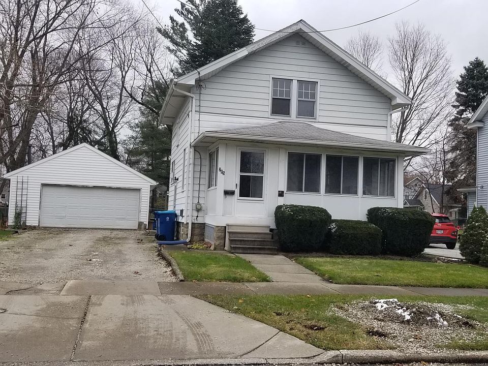 Double lot and a quiet street