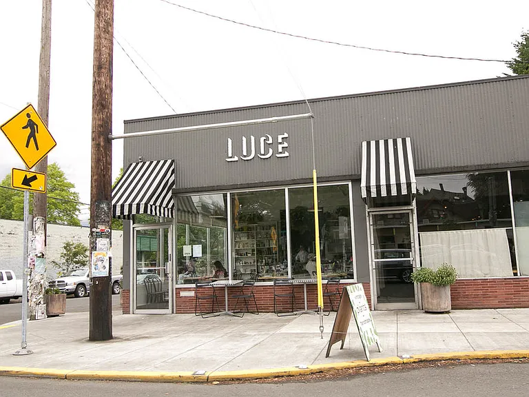 2100 NE Flanders St #2100 — Photo 10