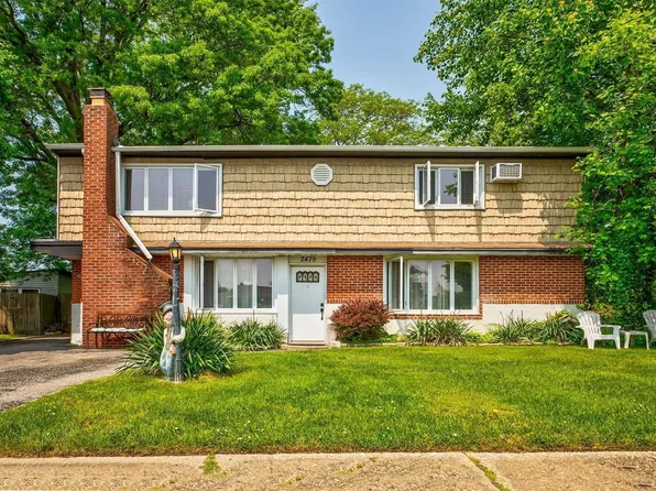 2479 Dogwood Avenue, East Meadow, NY 11554