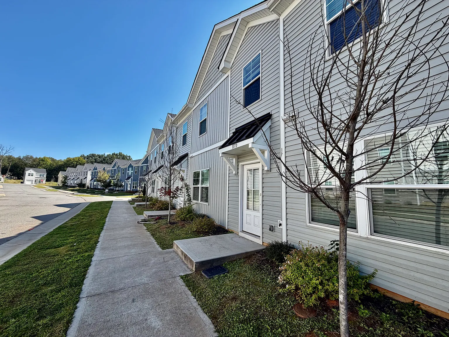 3 bed, 2.5 bath, 1320 sqft, $1,650 — Photo 2