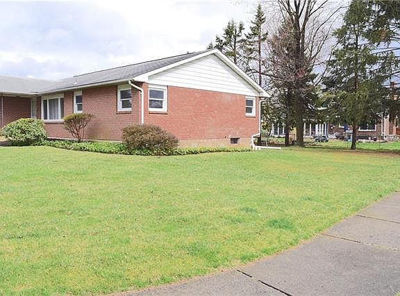 2nd image of 1906 Easthill Dr
