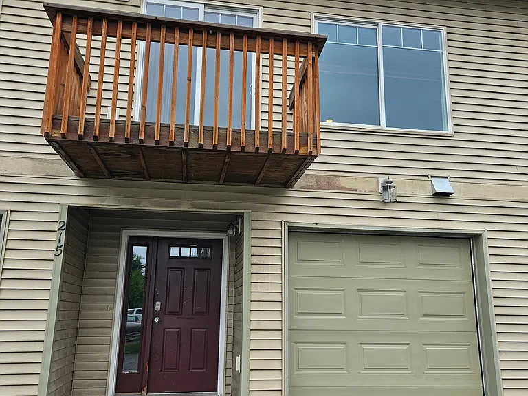 215 Glenn Abbey Pl #215 — Photo 2