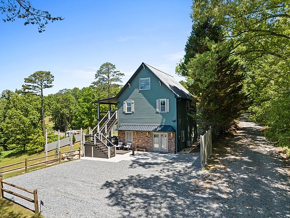 4th image of 100 Blueberry Ln