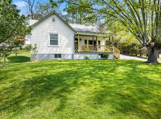 377 Cabin Rd, Spruce Pine, NC 28777
