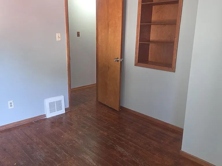 4407 Longwood Ave — Photo 4